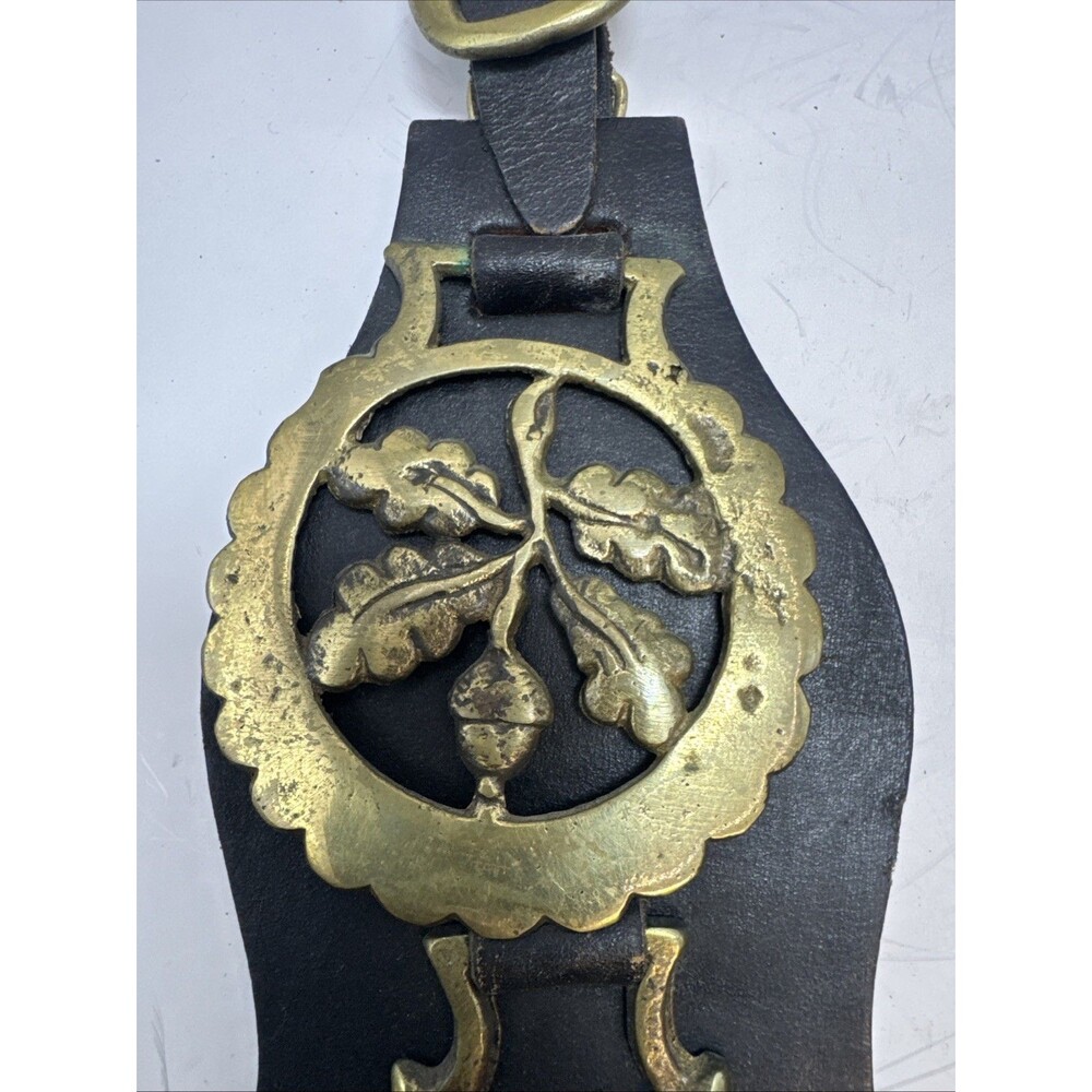 Lot Of 2 Vintage Leather Horse Hanging Strap 3 Brass Medallions 6 Total Medals - Picture 4 of 11